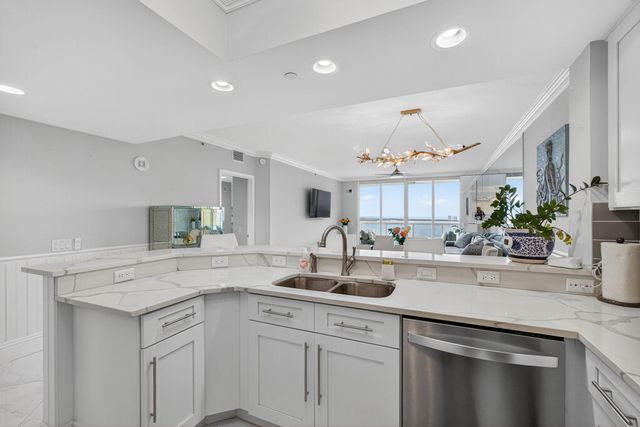 2650 Lake Shore 2303, Riviera Beach, FL 33404