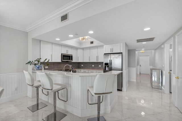 2650 Lake Shore 2303, Riviera Beach, FL 33404