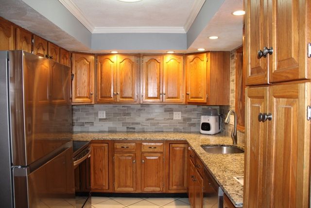 18 Knollwood Rd, Tewksbury, MA 01876