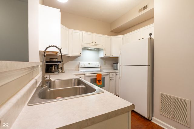 1024 S Montgomery Drive, Greenwood, IN 46143