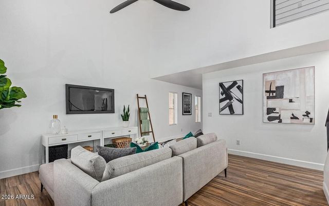 4233 E RAVEN Road, Phoenix, AZ 85044
