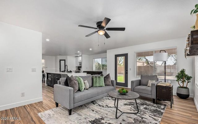 4233 E RAVEN Road, Phoenix, AZ 85044