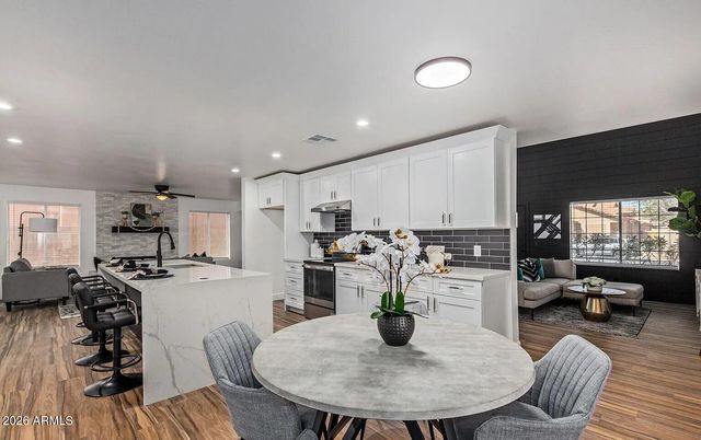 4233 E RAVEN Road, Phoenix, AZ 85044