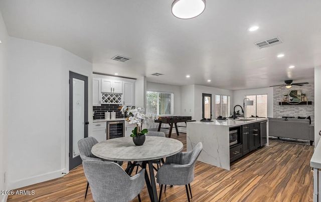 4233 E RAVEN Road, Phoenix, AZ 85044