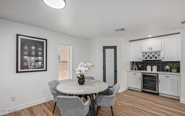 4233 E RAVEN Road, Phoenix, AZ 85044