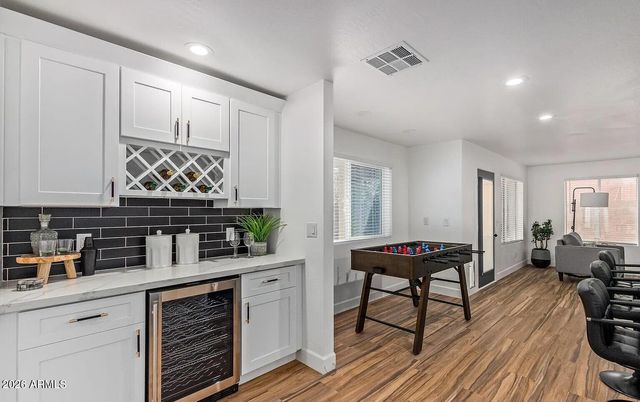4233 E RAVEN Road, Phoenix, AZ 85044