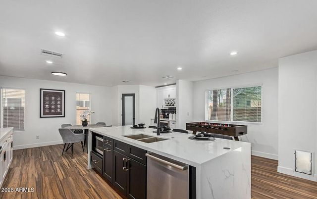 4233 E RAVEN Road, Phoenix, AZ 85044