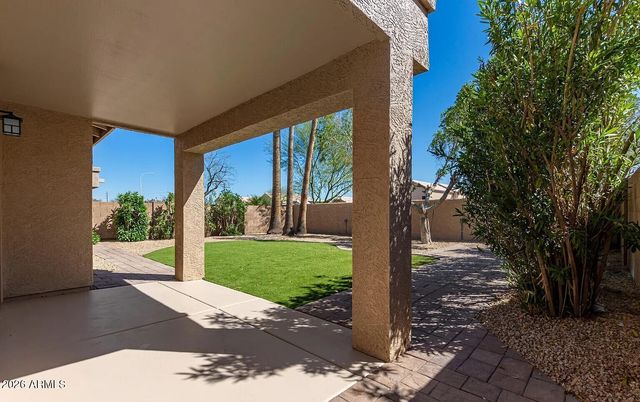4233 E RAVEN Road, Phoenix, AZ 85044