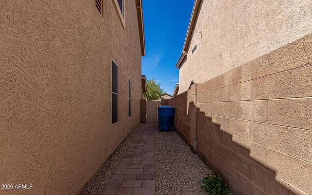 4233 E RAVEN Road, Phoenix, AZ 85044