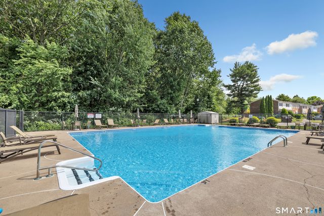 153 Penn Common 153, Milford, CT 06460