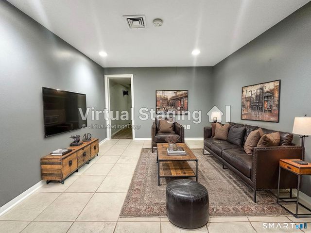 153 Penn Common 153, Milford, CT 06460