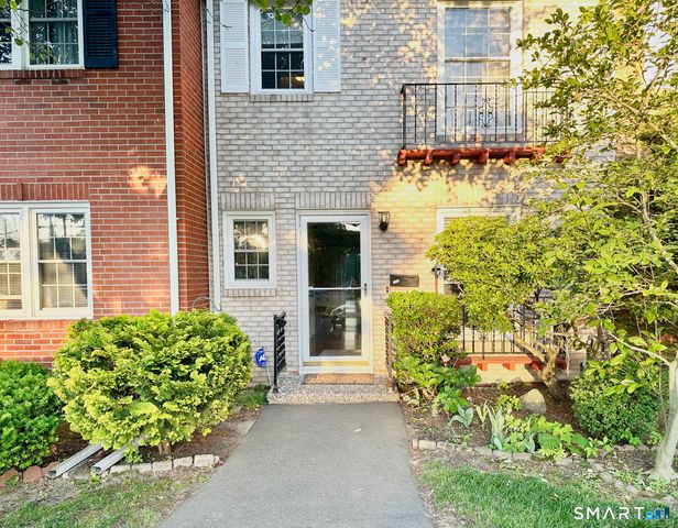 153 Penn Common 153, Milford, CT 06460
