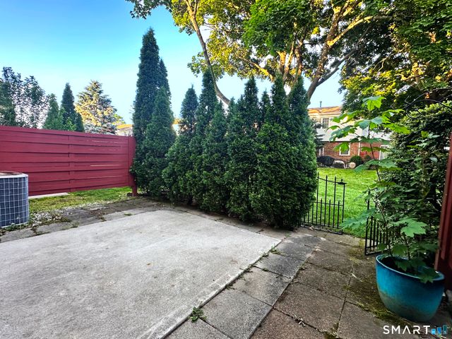 153 Penn Common 153, Milford, CT 06460