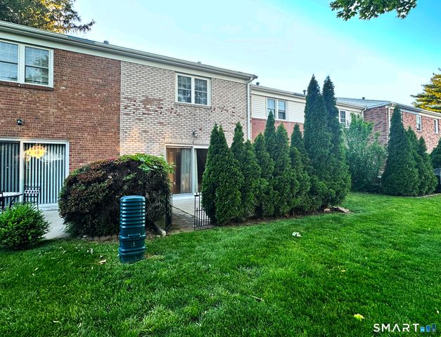153 Penn Common 153, Milford, CT 06460