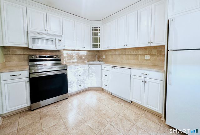 153 Penn Common 153, Milford, CT 06460