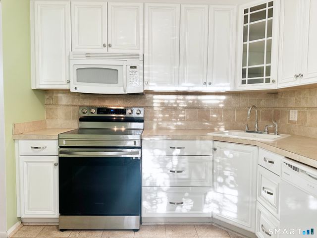 153 Penn Common 153, Milford, CT 06460