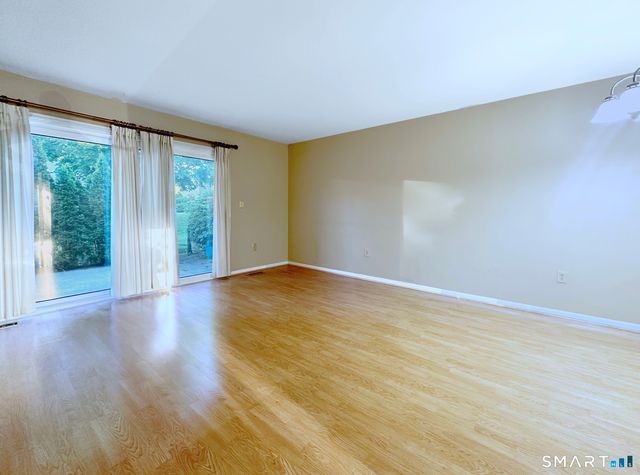 153 Penn Common 153, Milford, CT 06460