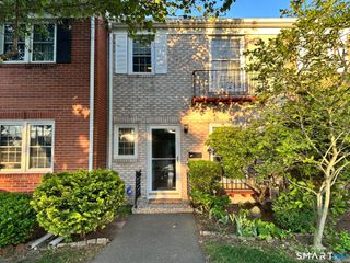 153 Penn Common 153, Milford, CT 06460
