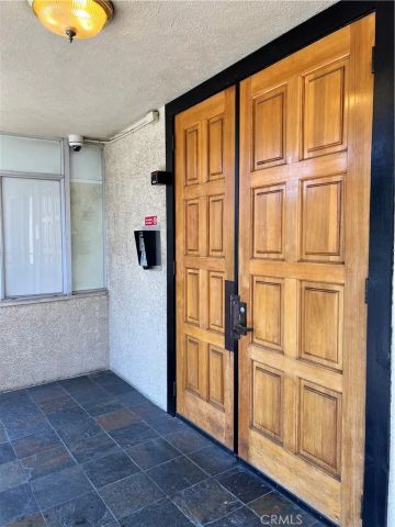 5339 Newcastle Avenue 103, Encino, CA 91316