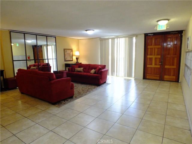 5339 Newcastle Avenue 103, Encino, CA 91316