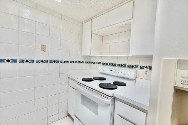 4718 CHRISTA COURT 317, Tampa, FL 33614