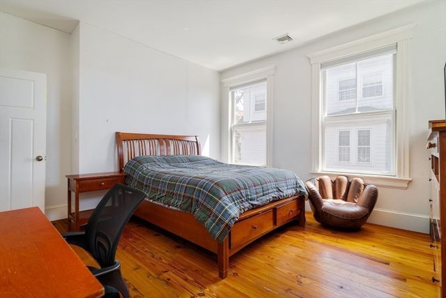 70 Oxford St, Somerville, MA 02143
