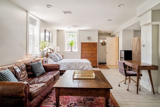 70 Oxford St, Somerville, MA 02143