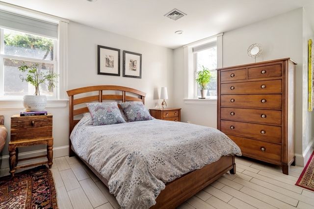 70 Oxford St, Somerville, MA 02143