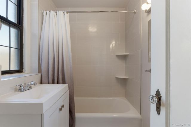 14 N Chatsworth Avenue 5M, Larchmont, NY 10538