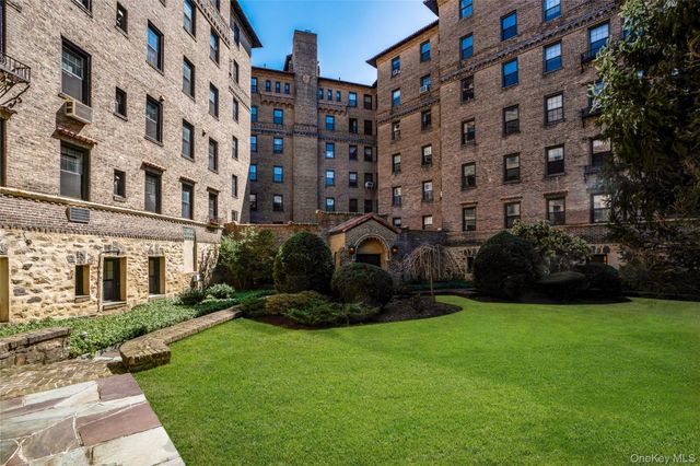 14 N Chatsworth Avenue 5M, Larchmont, NY 10538