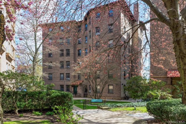 14 N Chatsworth Avenue 5M, Larchmont, NY 10538