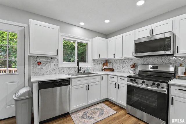 3105 BLOOMINGTON Road, East Peoria, IL 61611