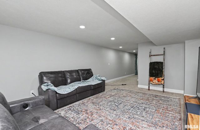 3105 BLOOMINGTON Road, East Peoria, IL 61611