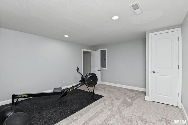 3105 BLOOMINGTON Road, East Peoria, IL 61611