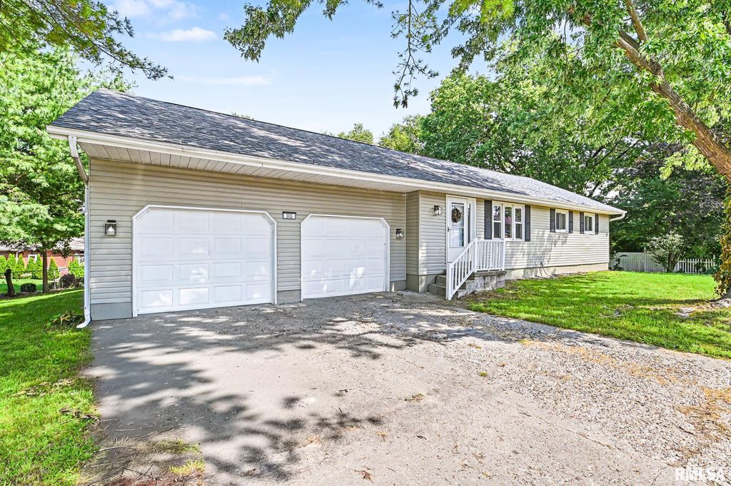 3105 BLOOMINGTON Road, East Peoria, IL 61611
