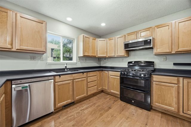 325 Hillview Dr, Marion, IA 52302