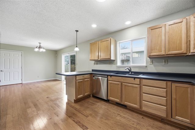 325 Hillview Dr, Marion, IA 52302