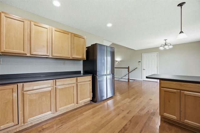 325 Hillview Dr, Marion, IA 52302