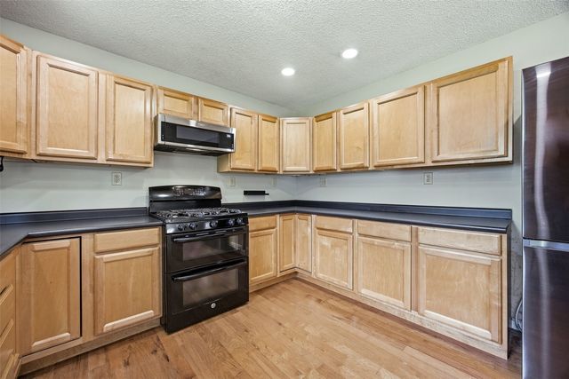 325 Hillview Dr, Marion, IA 52302