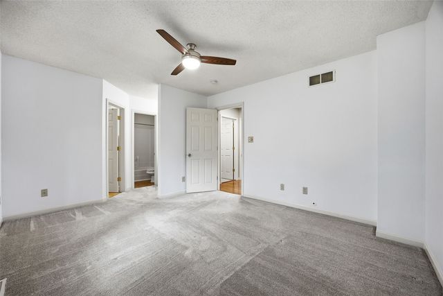 325 Hillview Dr, Marion, IA 52302