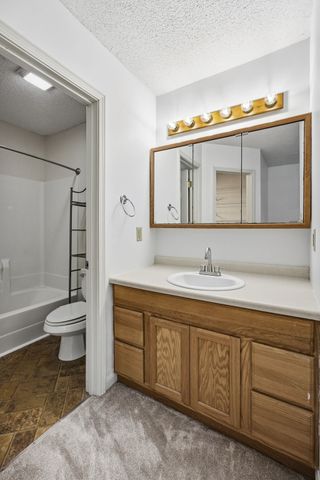325 Hillview Dr, Marion, IA 52302