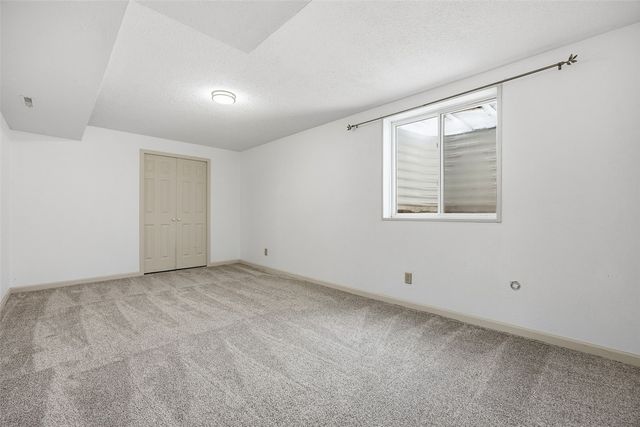 325 Hillview Dr, Marion, IA 52302