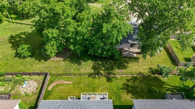 325 Hillview Dr, Marion, IA 52302