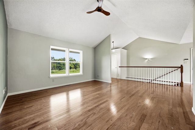 325 Hillview Dr, Marion, IA 52302