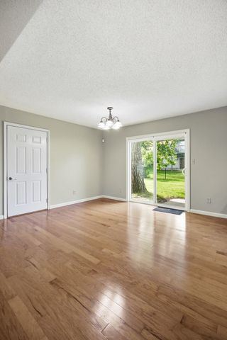 325 Hillview Dr, Marion, IA 52302