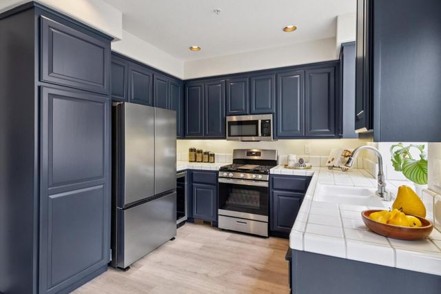 1148 La Rochelle Terrace F, Sunnyvale, CA 94089