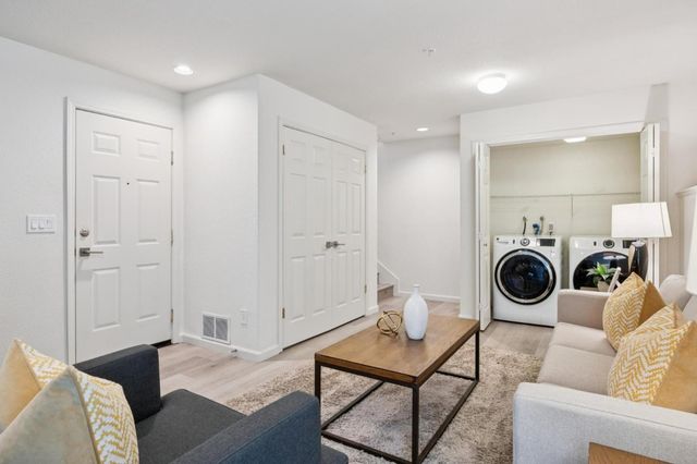 1148 La Rochelle Terrace F, Sunnyvale, CA 94089