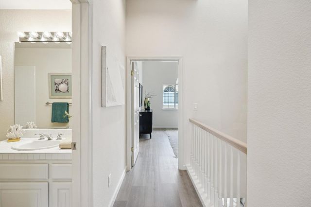 1148 La Rochelle Terrace F, Sunnyvale, CA 94089