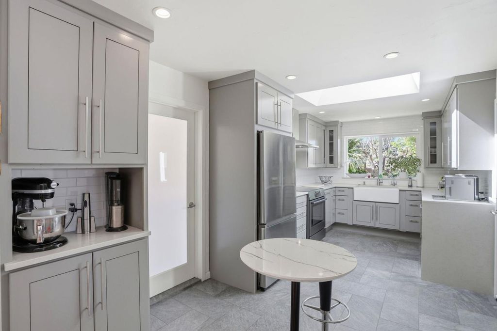 329 Stuart Avenue, Pacific Grove, CA 93950