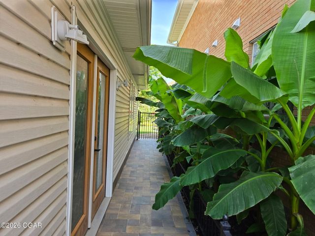 1710 S Joplin Avenue, Joplin, MO 64804